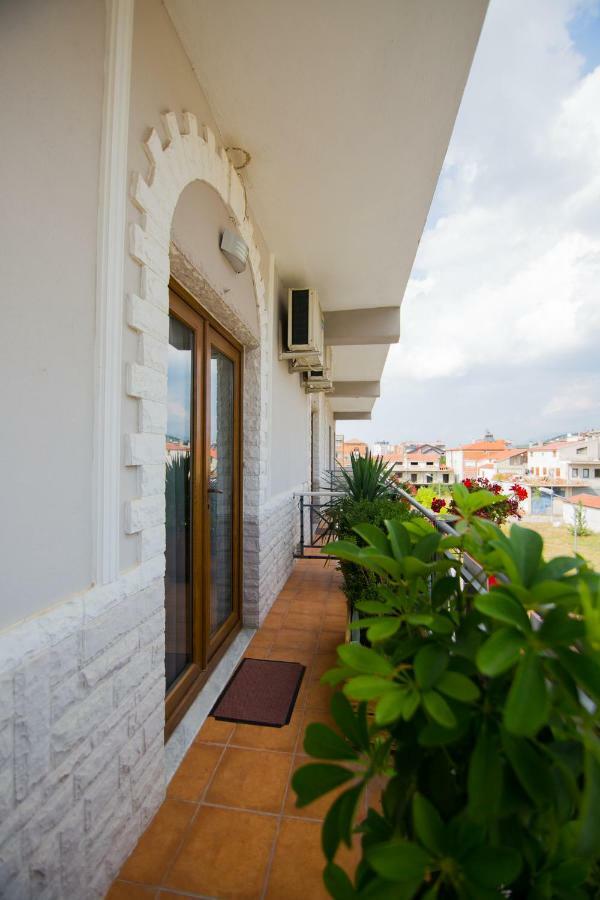 Dea Hotel 2002 Korce Exterior photo