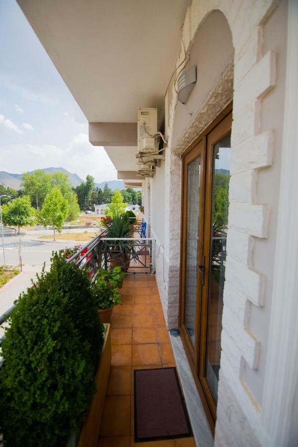 Dea Hotel 2002 Korce Exterior photo